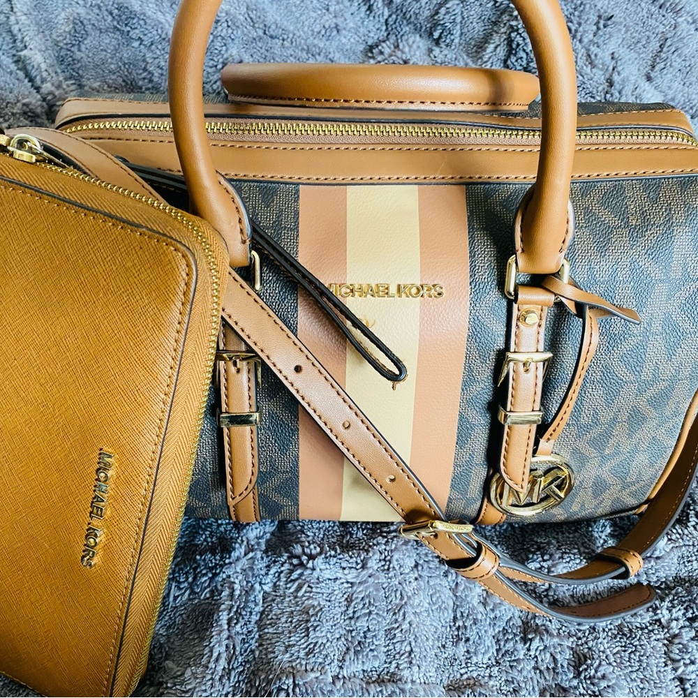 Michael Kors duffel satchel bag ❤️😍
